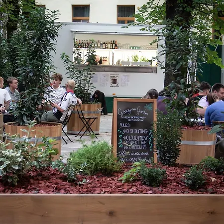 Flow Spaces Hostal *