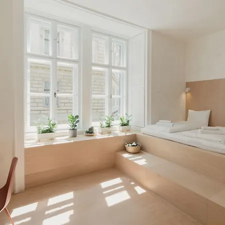 Hostal Flow Spaces