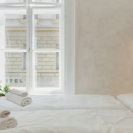 Hostal Flow Spaces