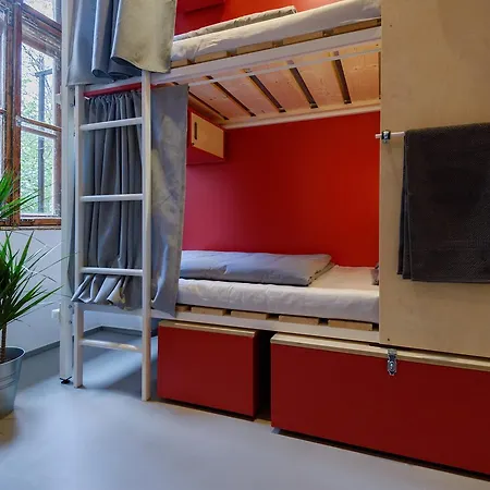 Hostel Flow Spaces