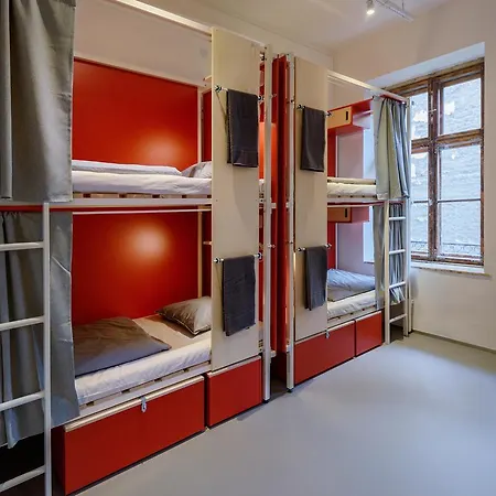 Hostel Flow Spaces