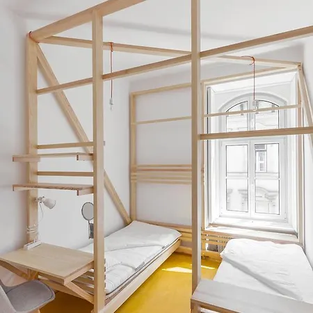 Hostel Flow Spaces