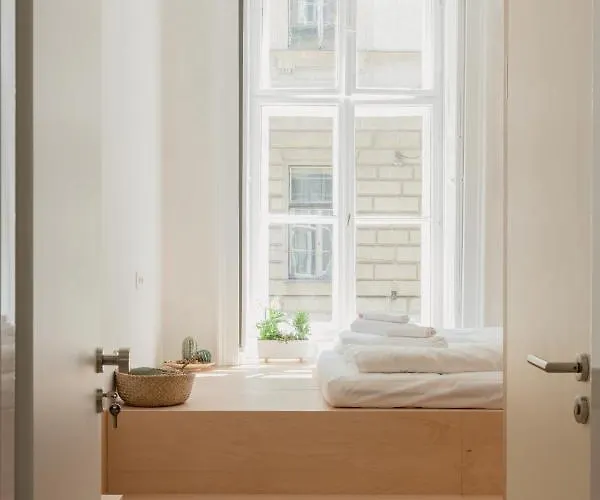 Flow Spaces * 布达佩斯