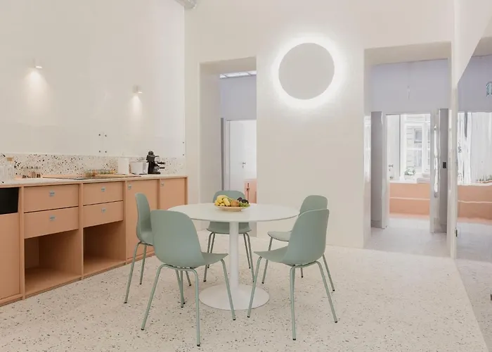 Flow Spaces * 布达佩斯