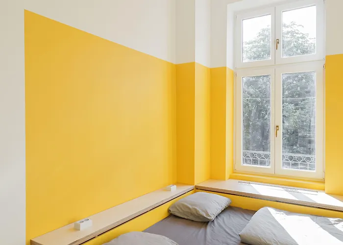 Hostel Flow Spaces *