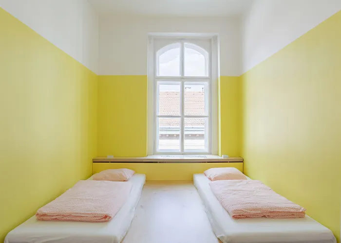 Hostel Flow Spaces *