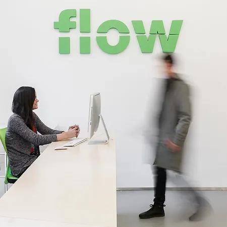 Flow Spaces Хостел *