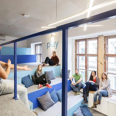 Flow Spaces Хостел *