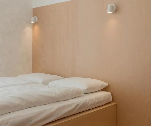 Flow Spaces * 부다페스트