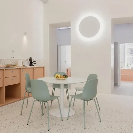 Flow Spaces * Βουδαπέστη