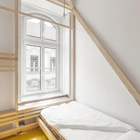 Flow Spaces Hostel *