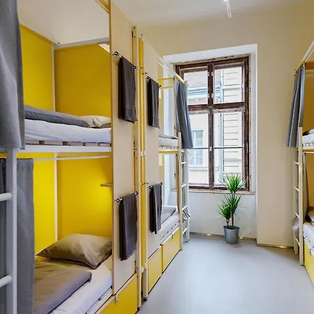 Flow Spaces * Βουδαπέστη